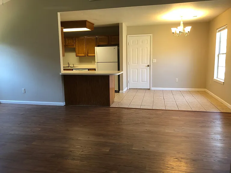 1942 N Pine Valley Dr — Photo 3