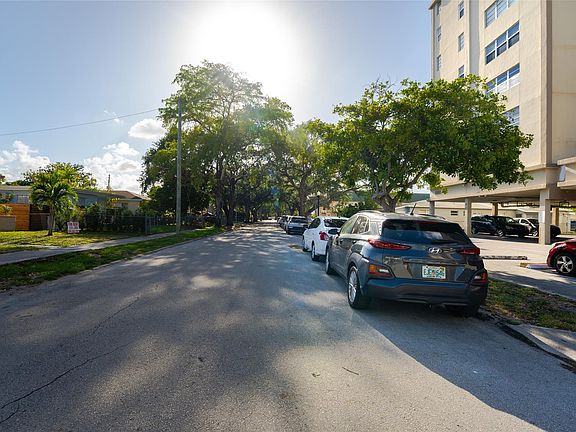 2nd image of 1811 Jefferson Street #304