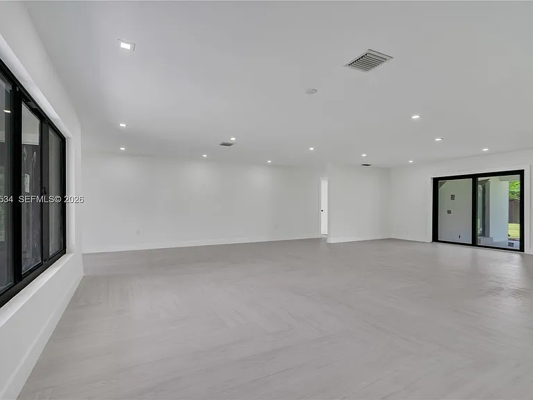 17680 SW 54th St — Photo 35