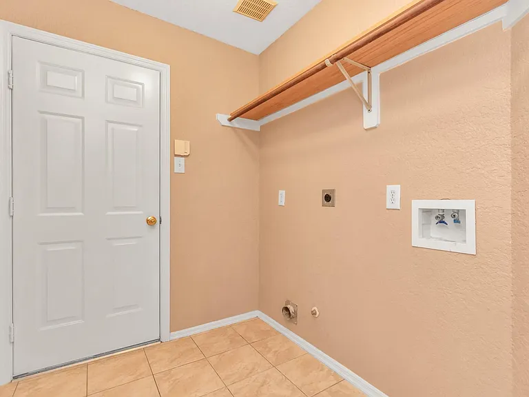 8506 Chancellorsville Ln — Photo 32