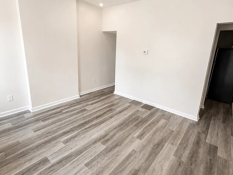 2519 N Mutter St — Photo 10
