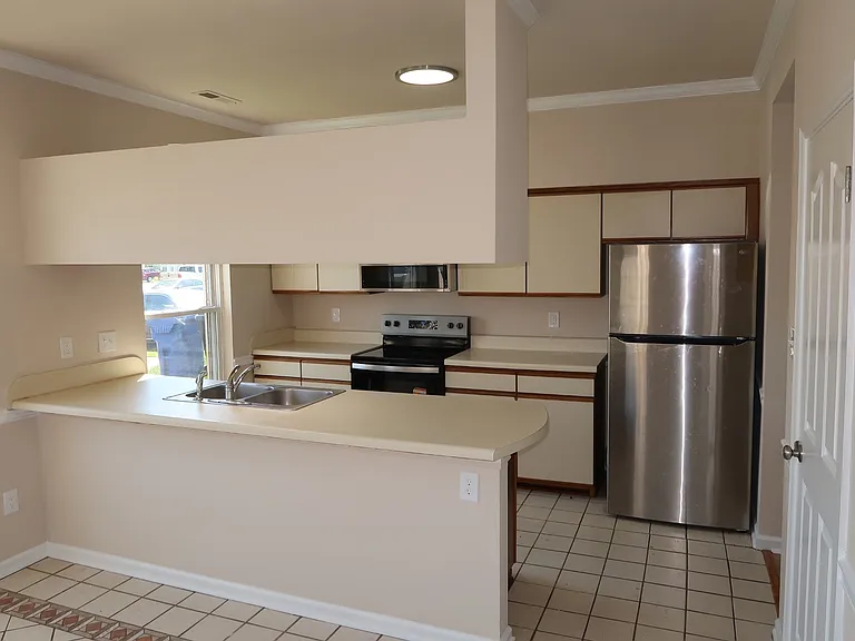 417 Greenview Dr — Photo 10