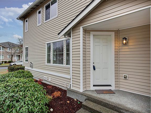 2nd image of 2030 Garry Oaks Ave