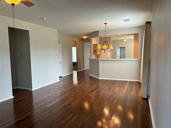 5th image of 106 Bowie Cir #106