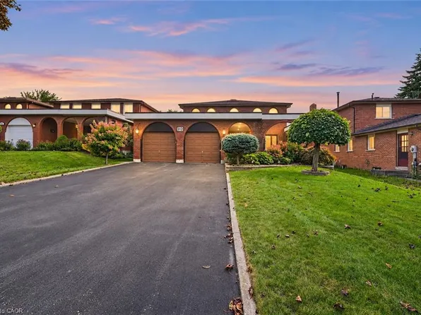 312 Huntingwood Dr, Oshawa, ON L1J 7C5