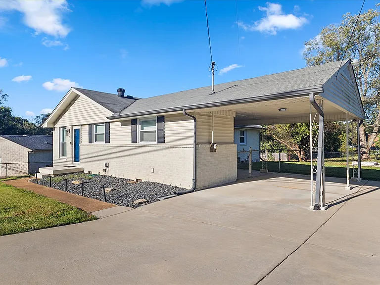 602 Hickory Bend Dr — Photo 2