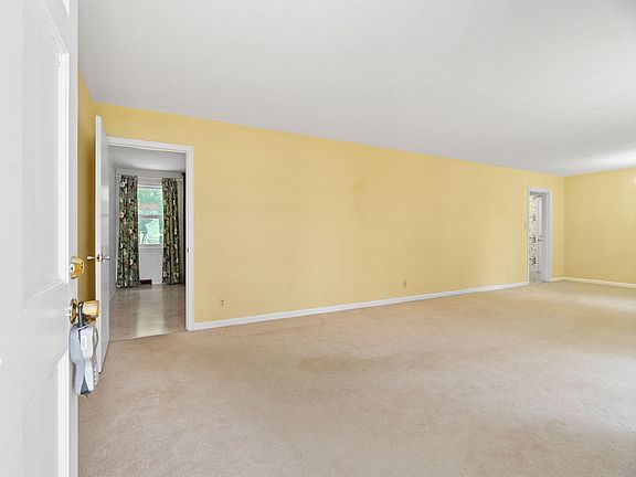 4th image of 2725 Memorial Drive Ext