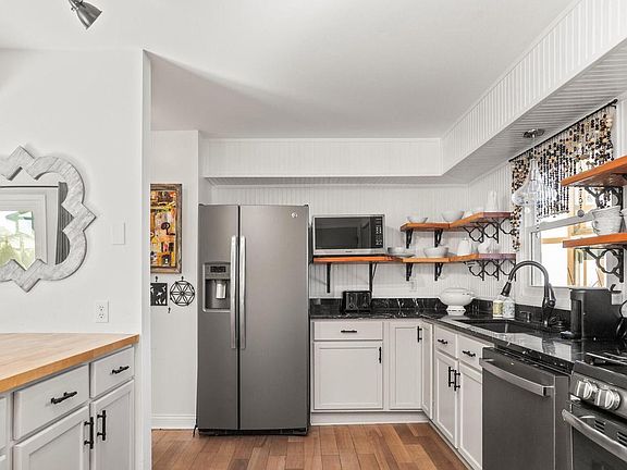 4th image of 5335 South Sutton PLACE