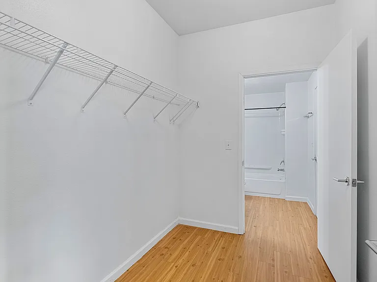 Green Spring Apartments — Photo 34