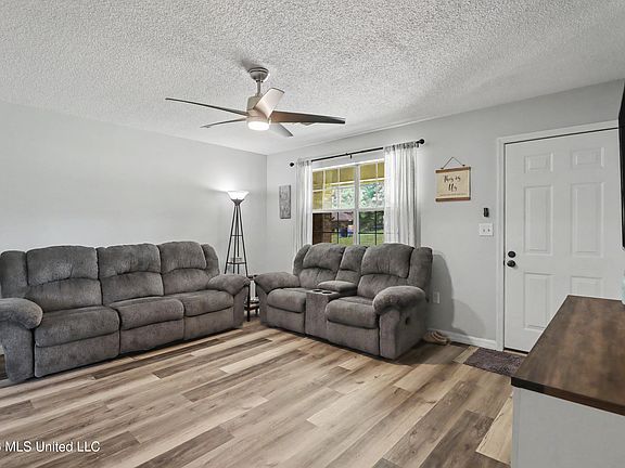5th image of 1304 Sampson Rd