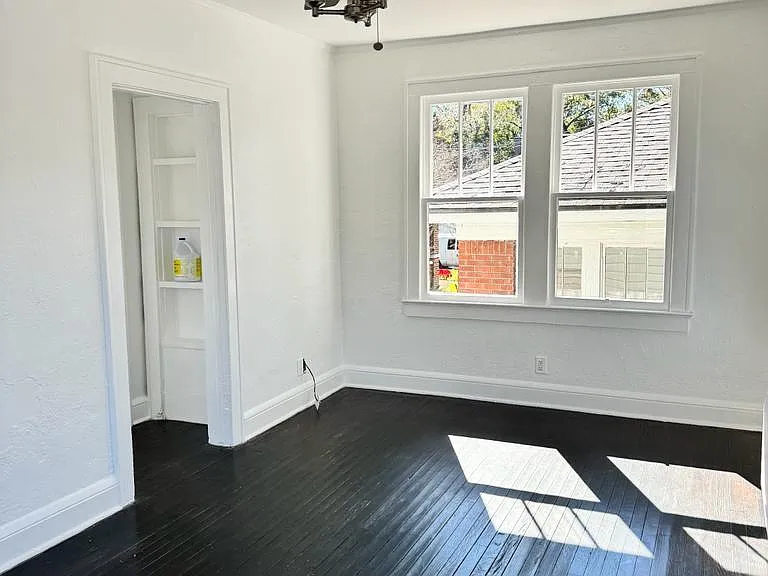 2573 Dellwood Ave — Photo 3