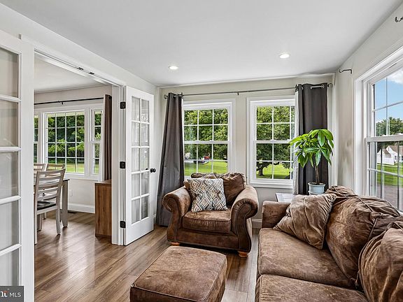 5th image of 1409 Burke Rd