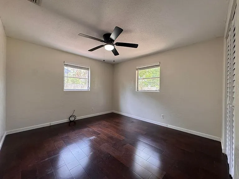 535 Olive St — Photo 12