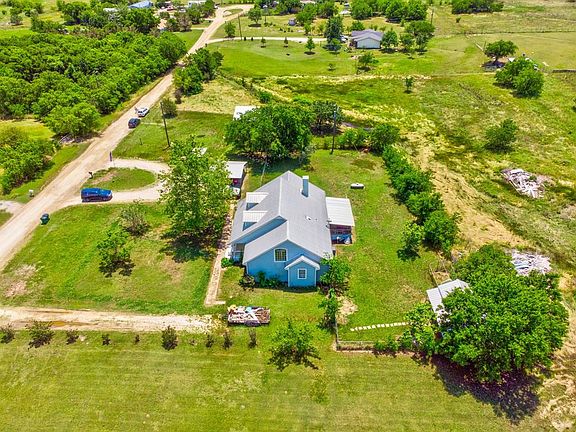4th image of 712 Holiday Dr