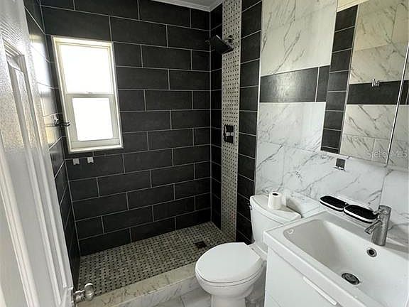 5th image of 301 W Colonia Ln