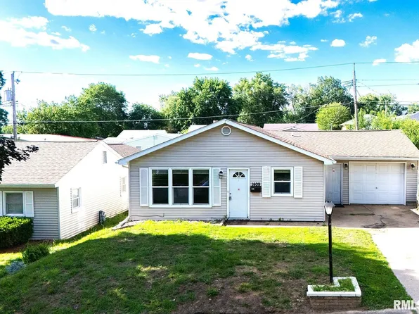 1409 Bush St, Pekin, IL 61554