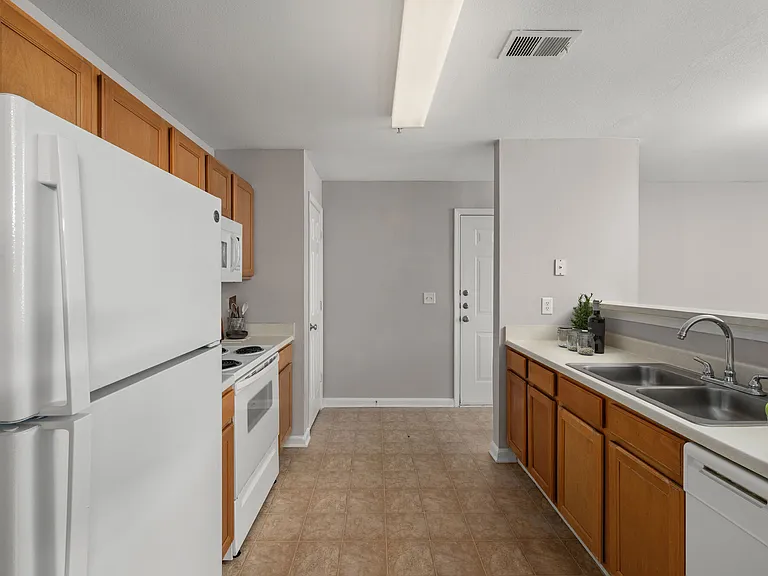 Heritage Apartments — Photo 10