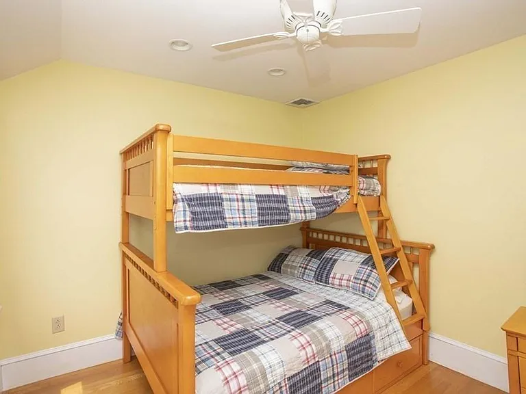 63 Glades Rd — Photo 18