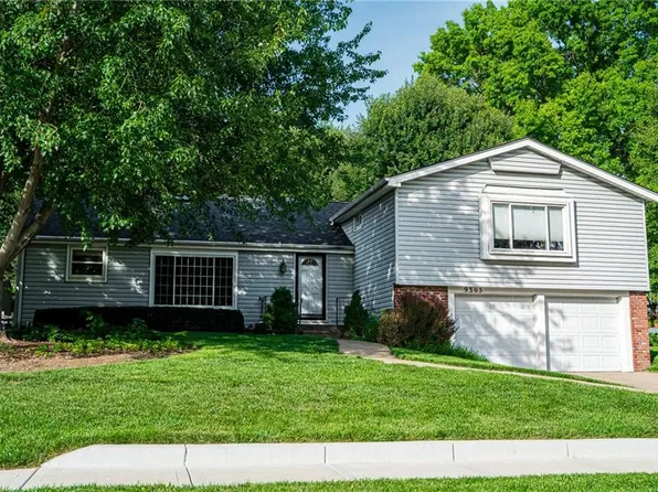 9305 Sturgeon Dr, Overland Park, KS 66212