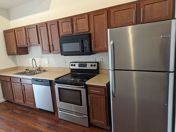 4th image of 1309-11 Main St #201