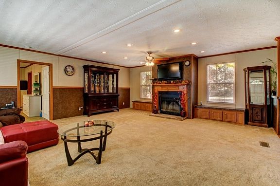 3rd image of 3305 Rockcliffe Dr