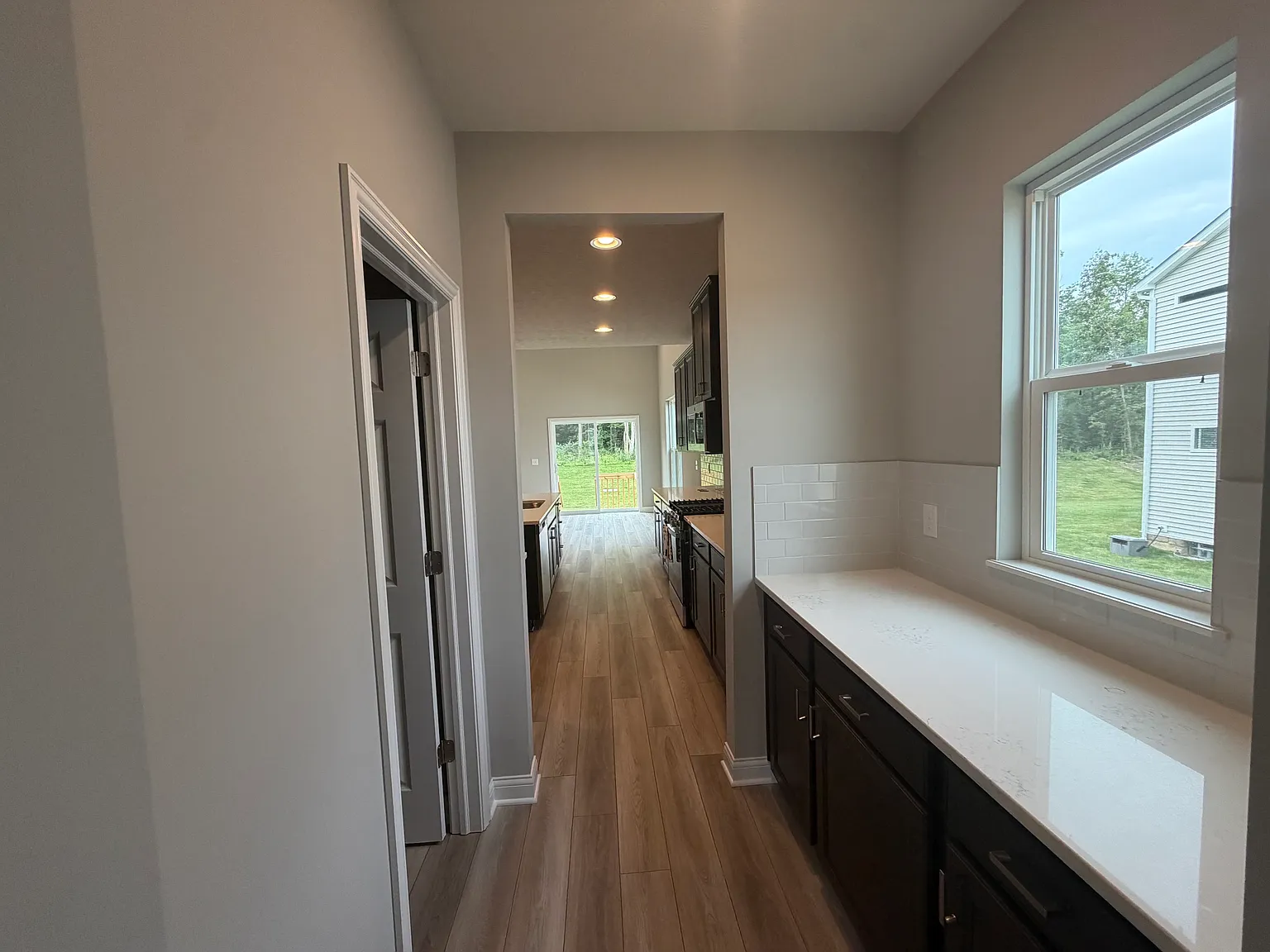4 bed, 3.5 bath, 2943 sqft, $5,000 — Photo 2