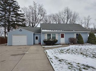 4391 White Acres Rd, Clarence, NY 14031