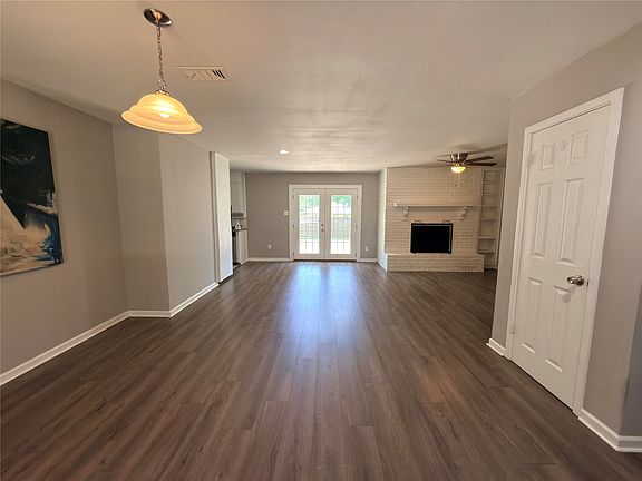 4th image of 900 Prestwick St