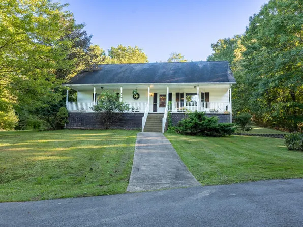 385 N Sandbranch Rd, Mount Hope, WV 25880