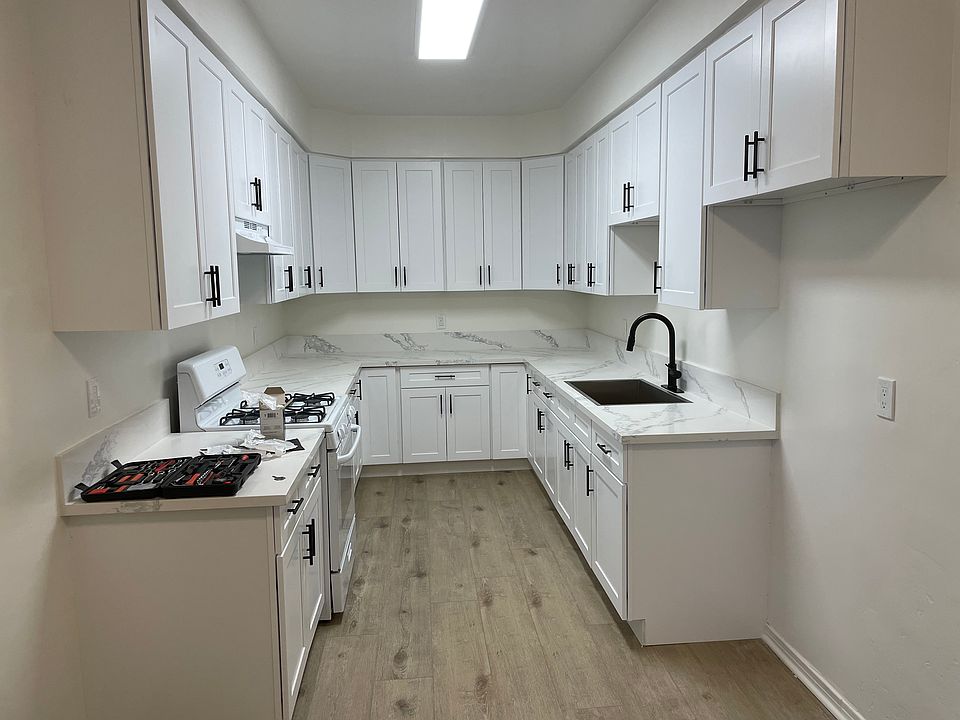 1st image of 1134 E Lexington Dr #16