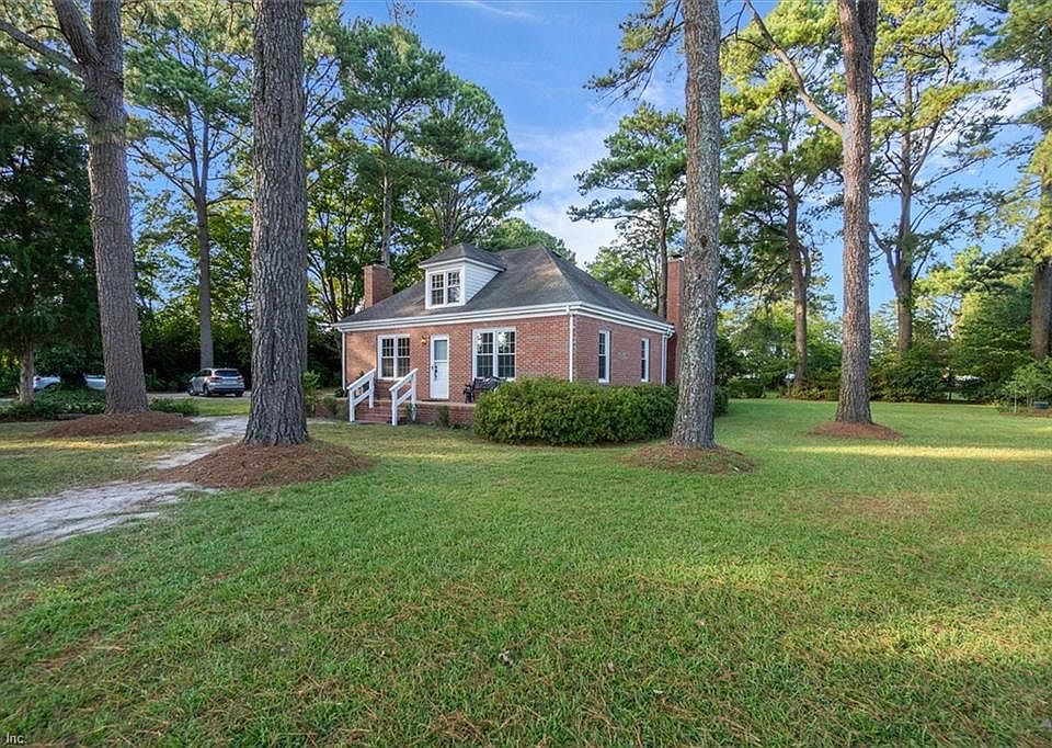 A more expansive view of the yard and front of home.