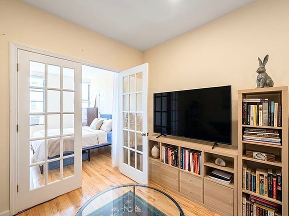 3rd image of 564 Vanderbilt Ave APT 3L
