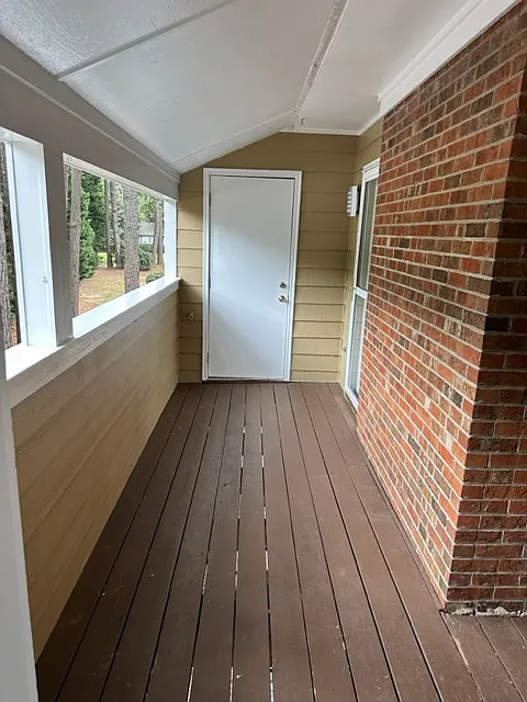2 bed, 836 sqft, $1,370 — Photo 2