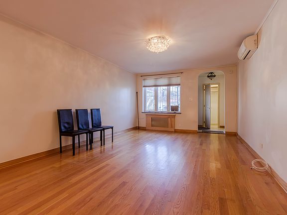 3rd image of 2370 E 28th St #1