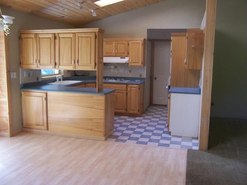 2nd image of 625 8th Ave NE