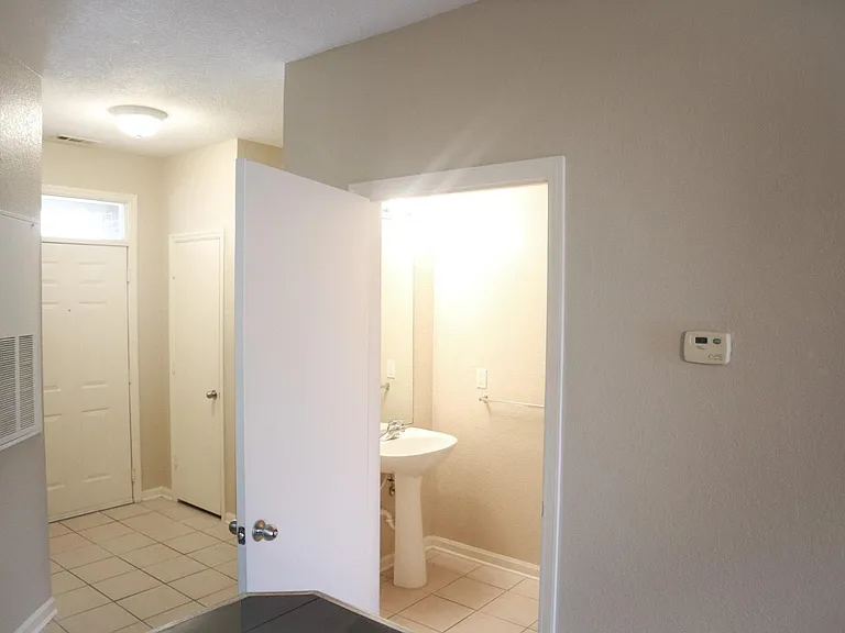 902 Baldwin Rowe Cir #902 — Photo 3