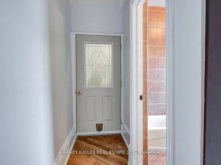 1098 Bathurst St #2 — Photo 2