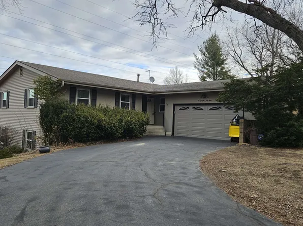 4864 Alpine Park Dr, Rockford, IL 61108