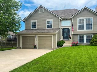 1320 SE Princeton Pl, Lees Summit, MO 64081