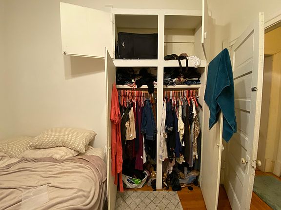 5th image of 456 W Saint James Pl #2