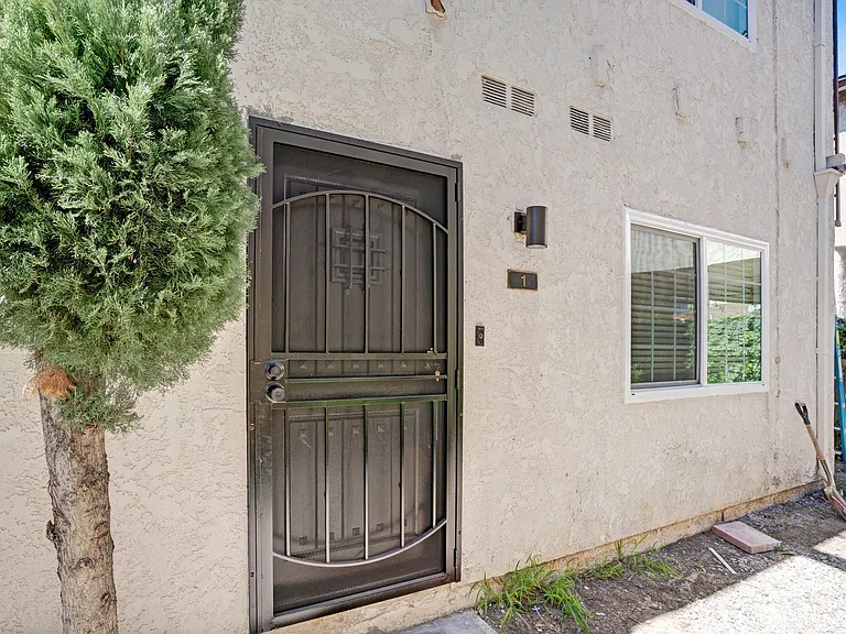 124-126 S Marengo Ave — Photo 1