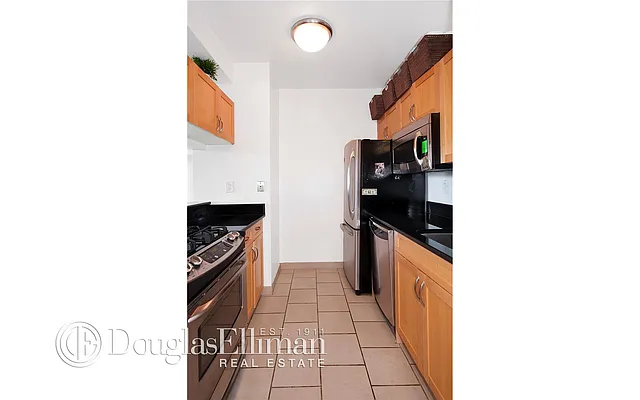 Sold by Douglas Elliman | media 26