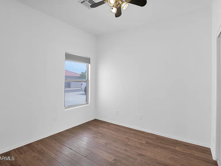 5820 S 26th Pl — Photo 17