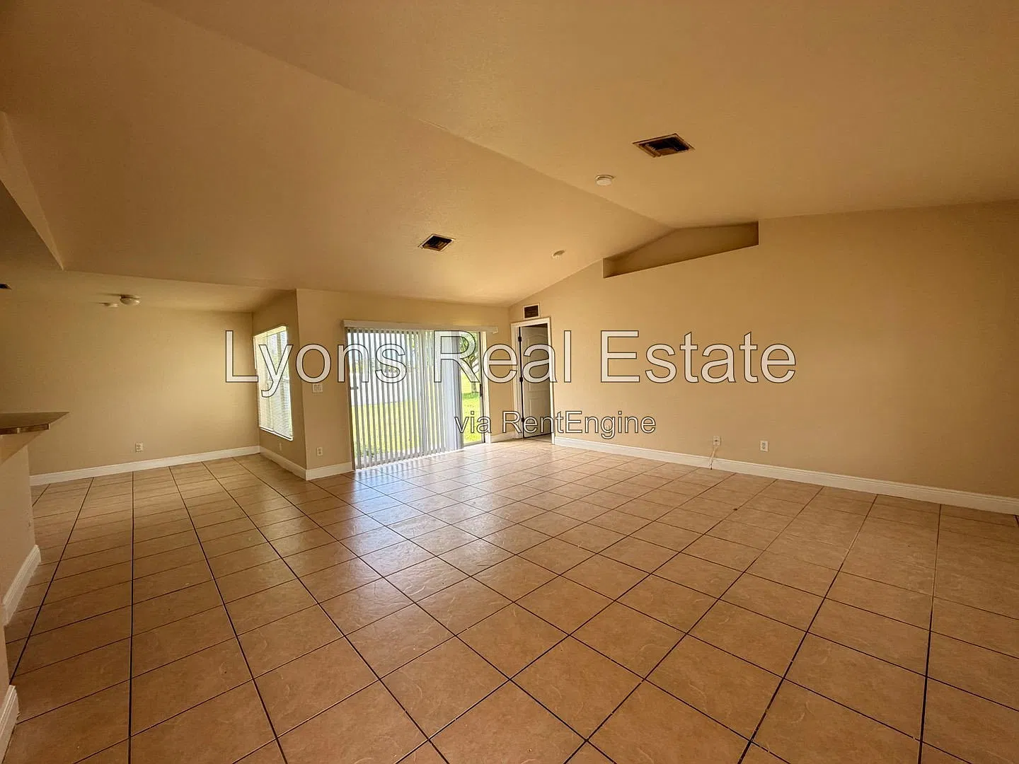 3 bed, 2.0 bath, 1589 sqft, $1,650 — Photo 4