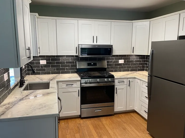 1083 Towner Dr — Photo 3