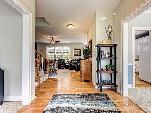 5th image of 712 Alderly Ln