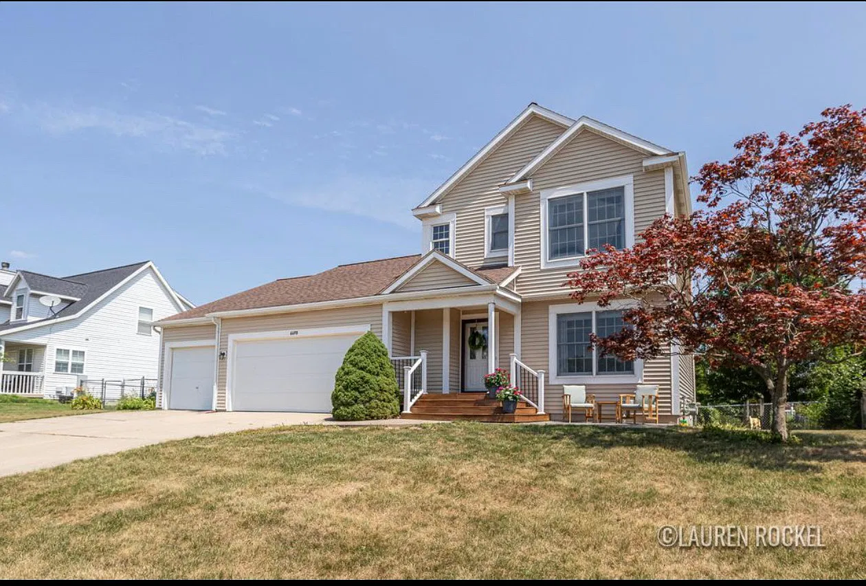 4 bed, 2600 sqft, $3,300 — Photo 1