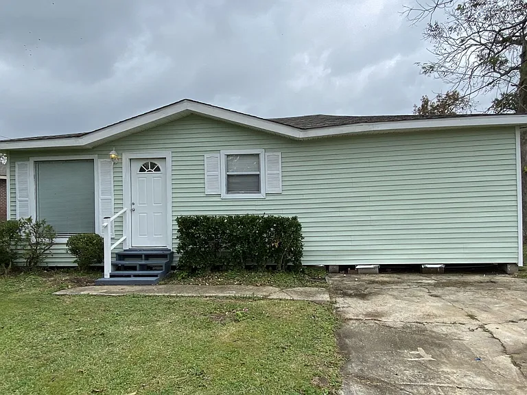 406 Courthouse Ln — Photo 1