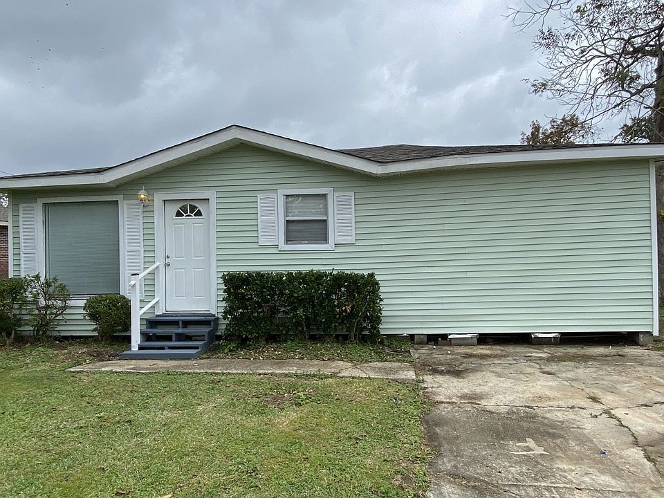 1st image of 406 Courthouse Ln