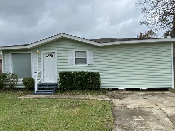 406 Courthouse Ln, Hahnville, LA 70057